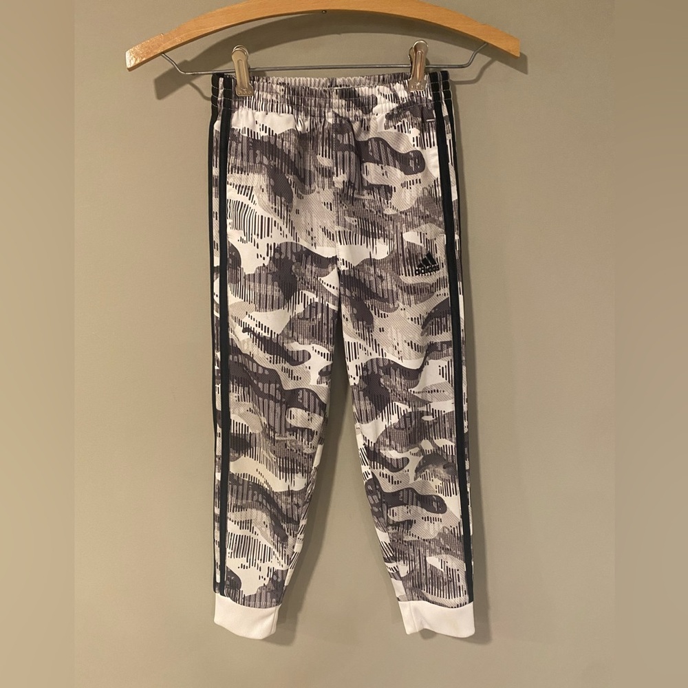 Adidas AK0157 100 Boy's White/Gray Camo 3-Stripes Joggers Pants Size 6